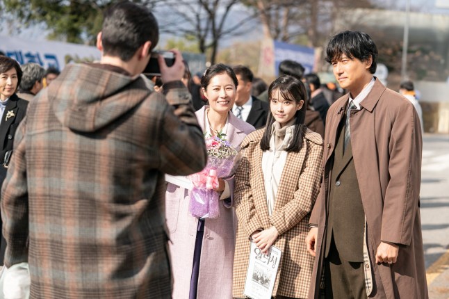 When Life Gives You Tangerines (L to R) Moon So-ri as Oh Ae-sun, IU as Yang Geum-myeong, Park Hae-joon as Yang Gwan-sik in When Life Gives You Tangerines Cr. Yoo Eun-mi/Netflix ?? 2025